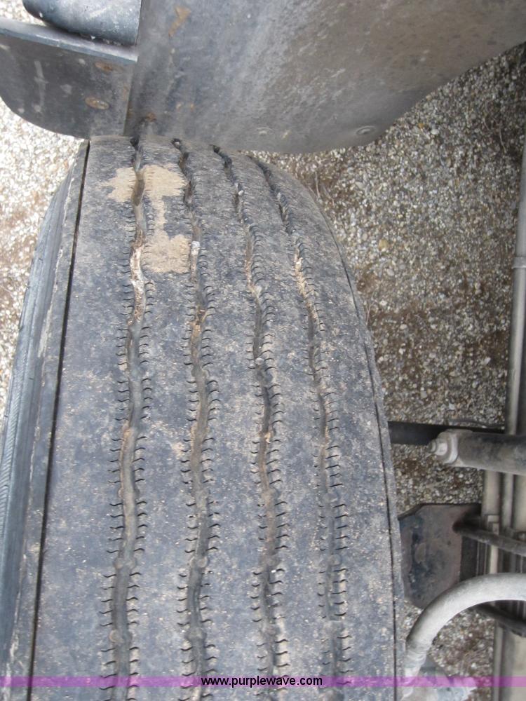 image for item A5642 1989 Kenworth T600 semi truck