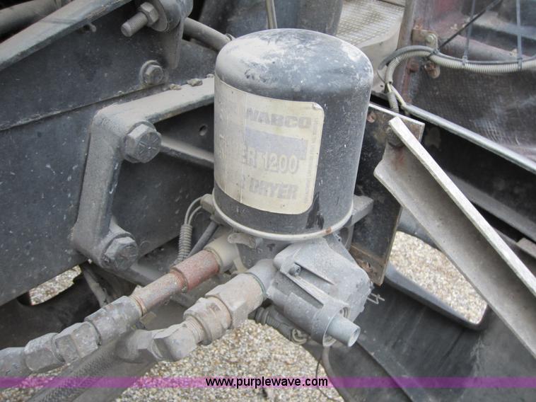 image for item A5642 1989 Kenworth T600 semi truck