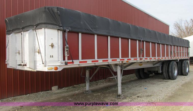 image for item B2589 1976 Raven 40' flatbed trailer