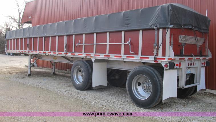 image for item B2589 1976 Raven 40' flatbed trailer