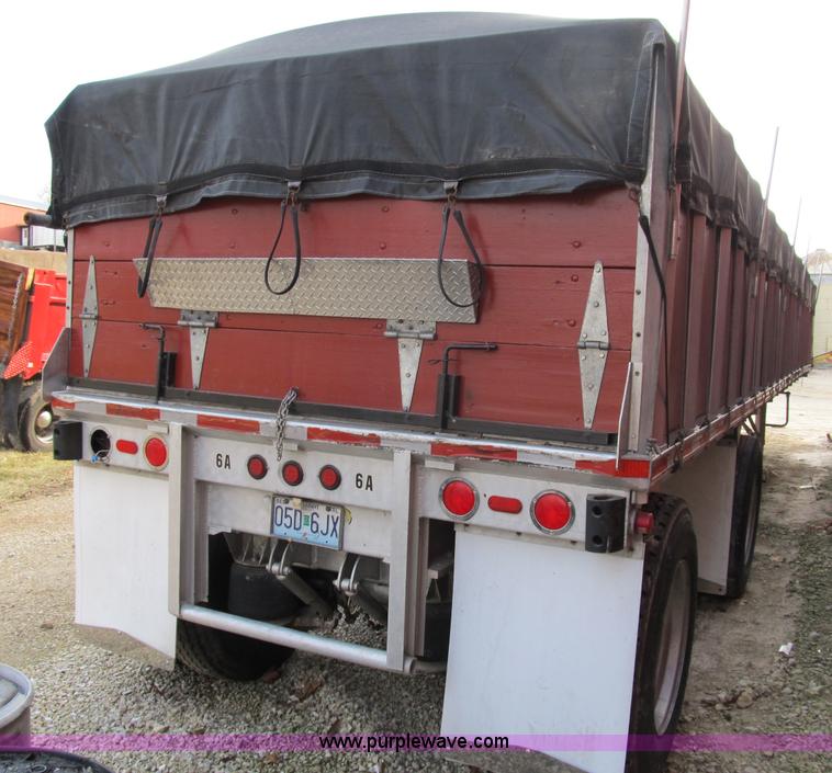 image for item B2589 1976 Raven 40' flatbed trailer