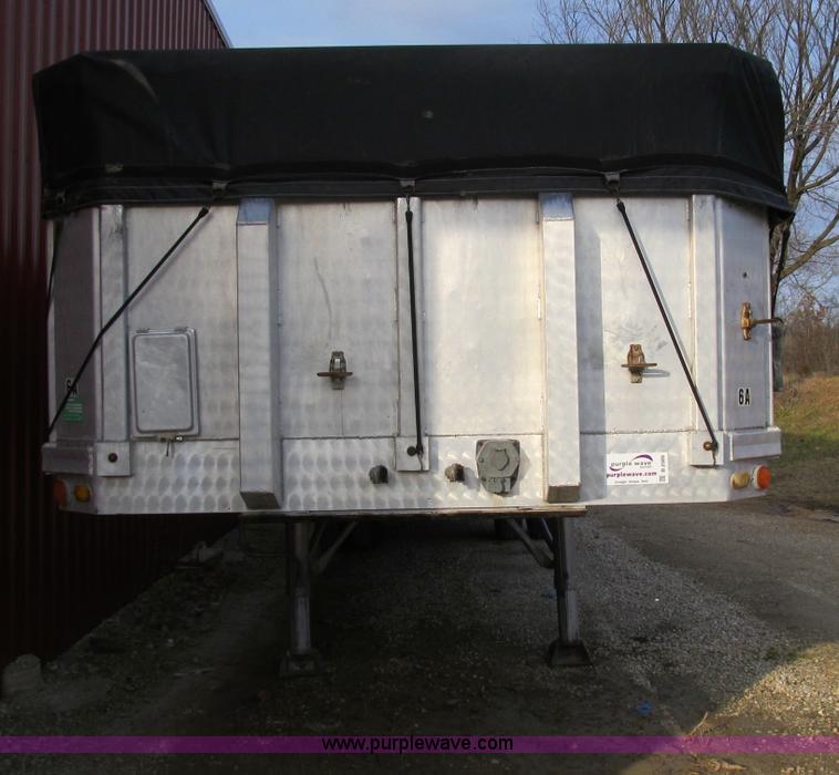 image for item B2589 1976 Raven 40' flatbed trailer