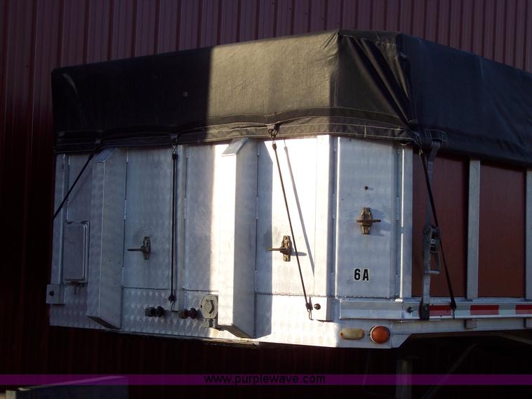 image for item B2589 1976 Raven 40' flatbed trailer