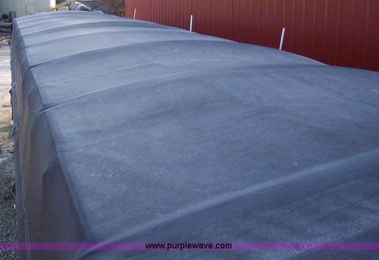 image for item B2589 1976 Raven 40' flatbed trailer