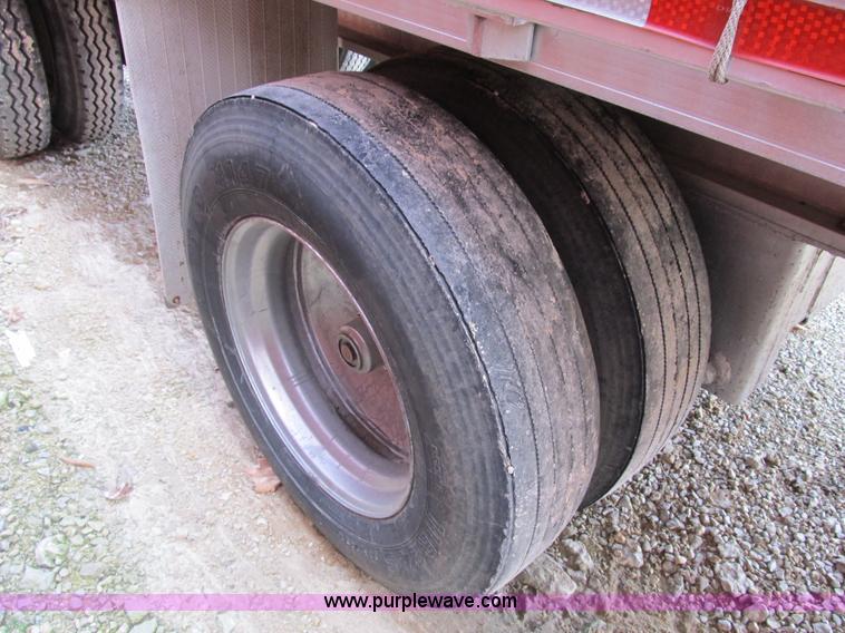 image for item B2589 1976 Raven 40' flatbed trailer