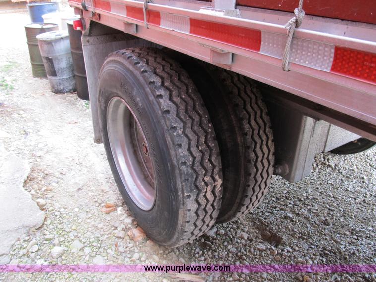 image for item B2589 1976 Raven 40' flatbed trailer