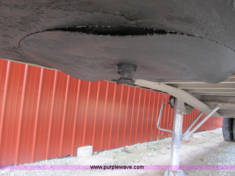 image for item B2589 1976 Raven 40' flatbed trailer