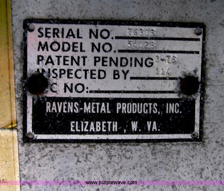 image for item B2589 1976 Raven 40' flatbed trailer