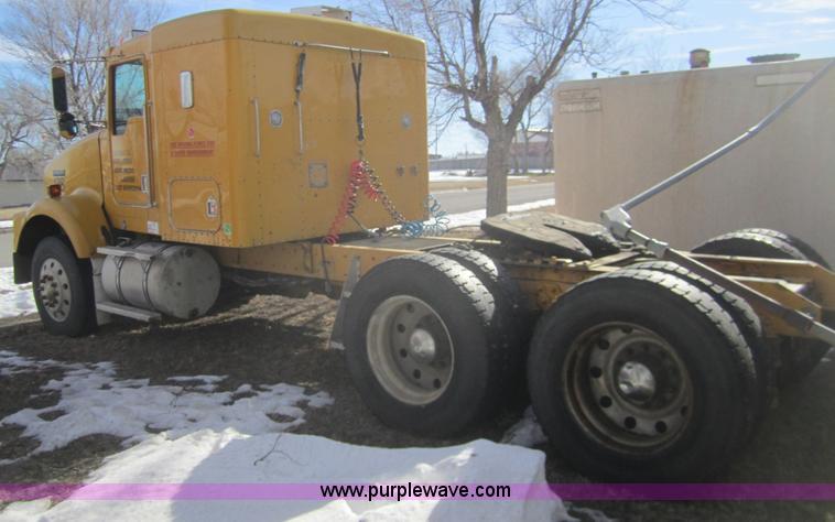 image for item B3155 1996 Kenworth T800 semi truck