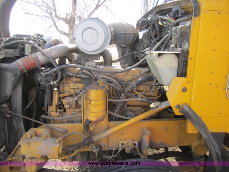 image for item B3155 1996 Kenworth T800 semi truck