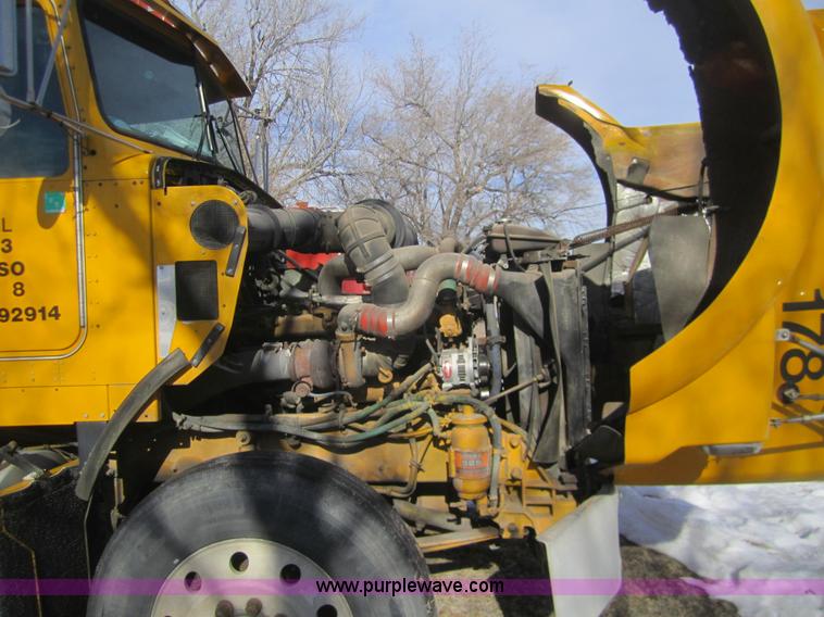 image for item B3155 1996 Kenworth T800 semi truck