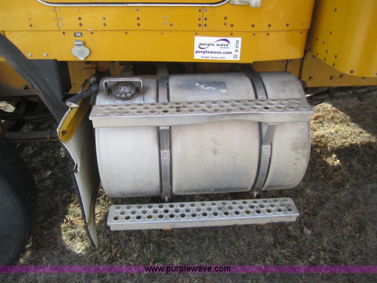 image for item B3155 1996 Kenworth T800 semi truck