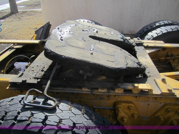 image for item B3155 1996 Kenworth T800 semi truck