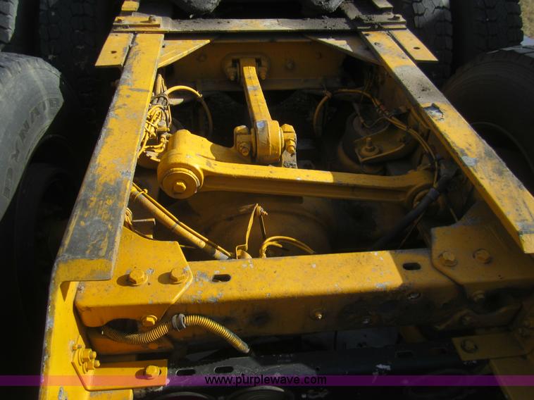 image for item B3155 1996 Kenworth T800 semi truck