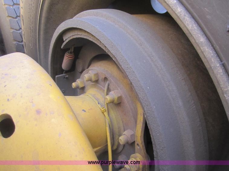 image for item B3155 1996 Kenworth T800 semi truck