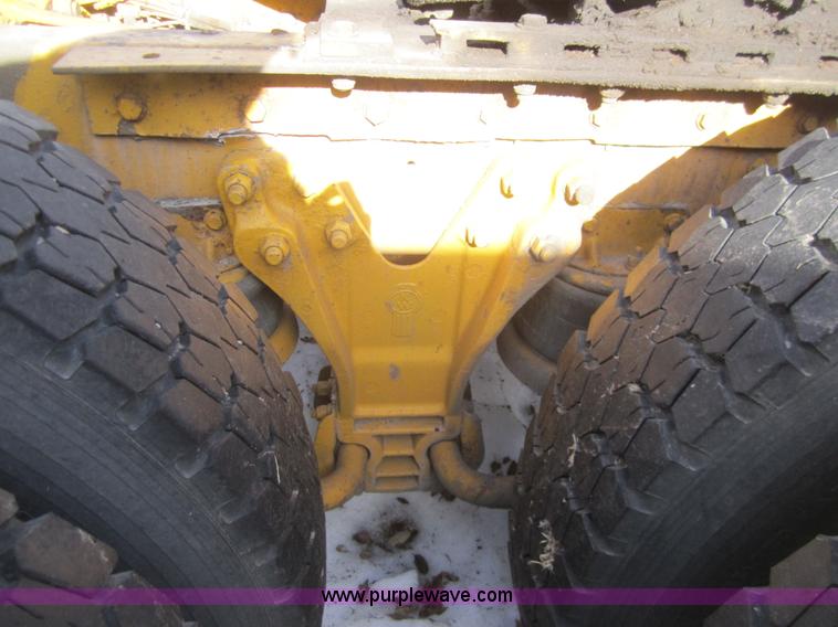 image for item B3155 1996 Kenworth T800 semi truck