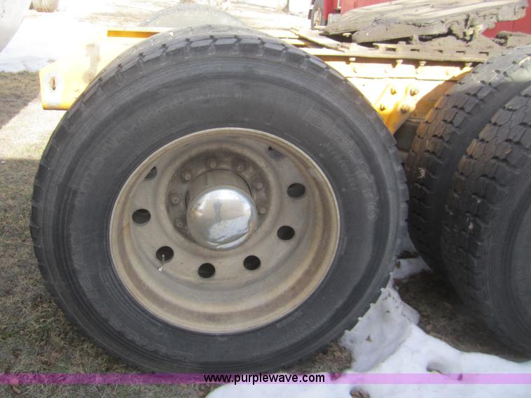 image for item B3155 1996 Kenworth T800 semi truck