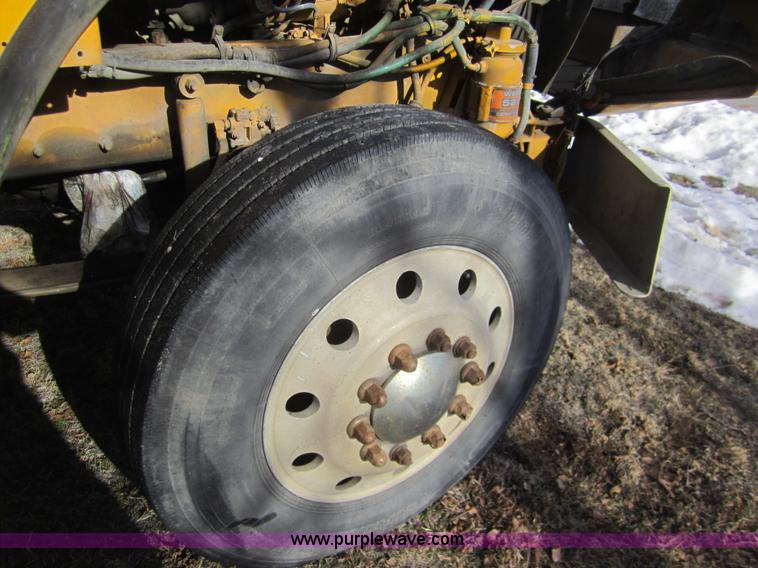 image for item B3155 1996 Kenworth T800 semi truck