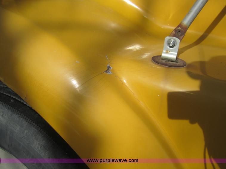 image for item B3155 1996 Kenworth T800 semi truck