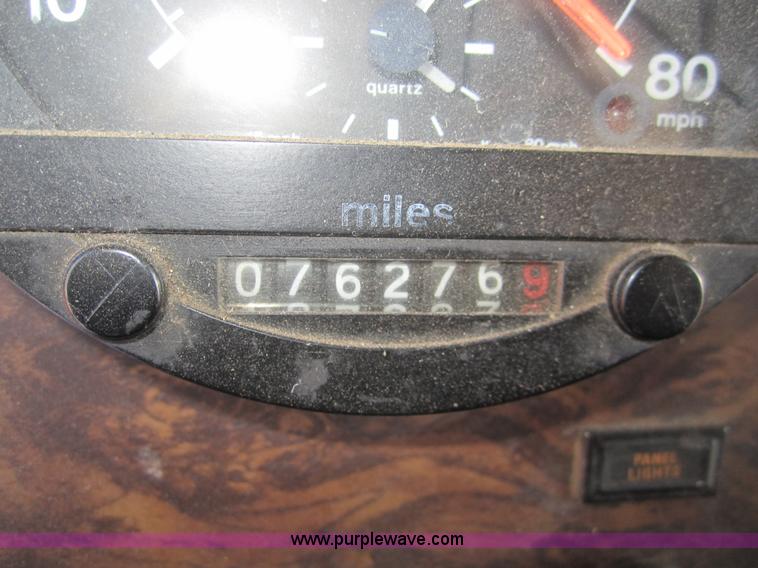 image for item B3155 1996 Kenworth T800 semi truck