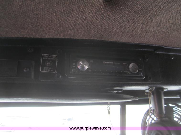 image for item B3155 1996 Kenworth T800 semi truck