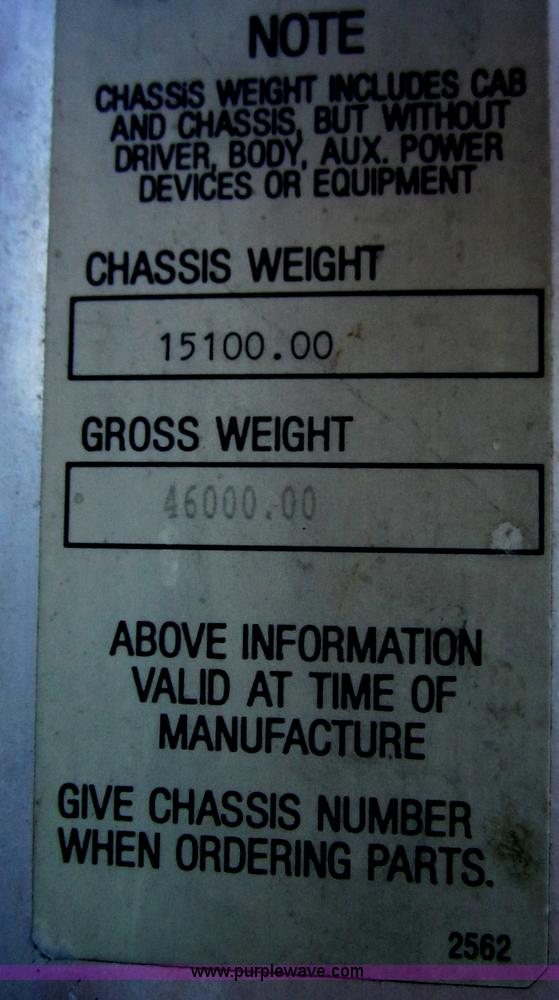 image for item B3155 1996 Kenworth T800 semi truck