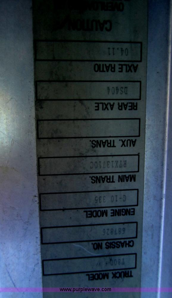 image for item B3155 1996 Kenworth T800 semi truck