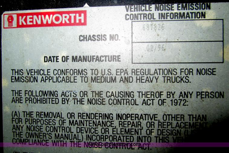 image for item B3155 1996 Kenworth T800 semi truck