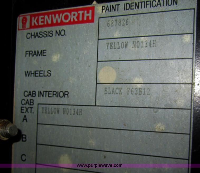 image for item B3155 1996 Kenworth T800 semi truck