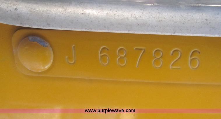 image for item B3155 1996 Kenworth T800 semi truck