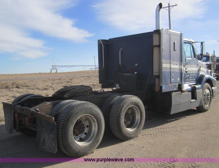 image for item B5605 1988 International F8300 semi truck