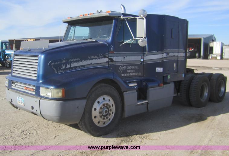 image for item B5605 1988 International F8300 semi truck