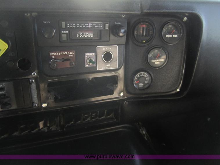 image for item B5605 1988 International F8300 semi truck