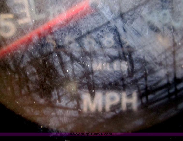 image for item B5605 1988 International F8300 semi truck