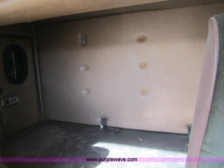 image for item B5605 1988 International F8300 semi truck