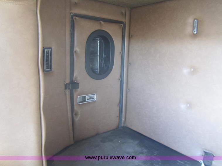 image for item B5605 1988 International F8300 semi truck