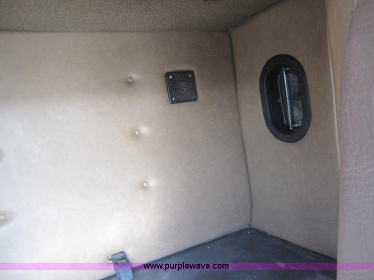 image for item B5605 1988 International F8300 semi truck