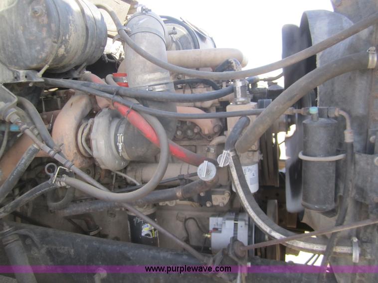 image for item B5605 1988 International F8300 semi truck