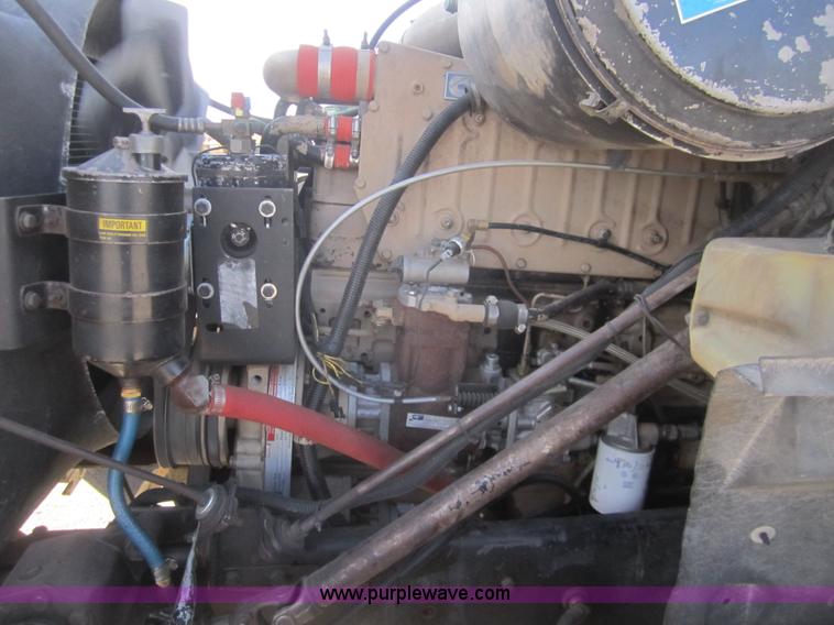 image for item B5605 1988 International F8300 semi truck