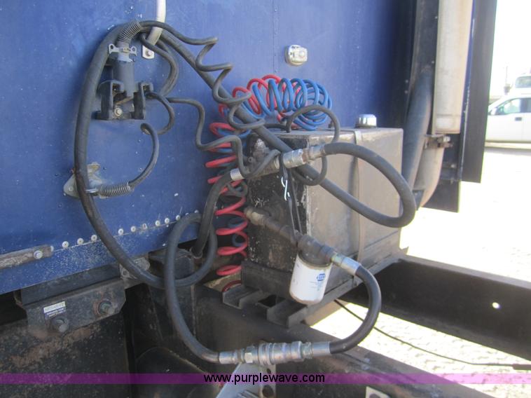 image for item B5605 1988 International F8300 semi truck