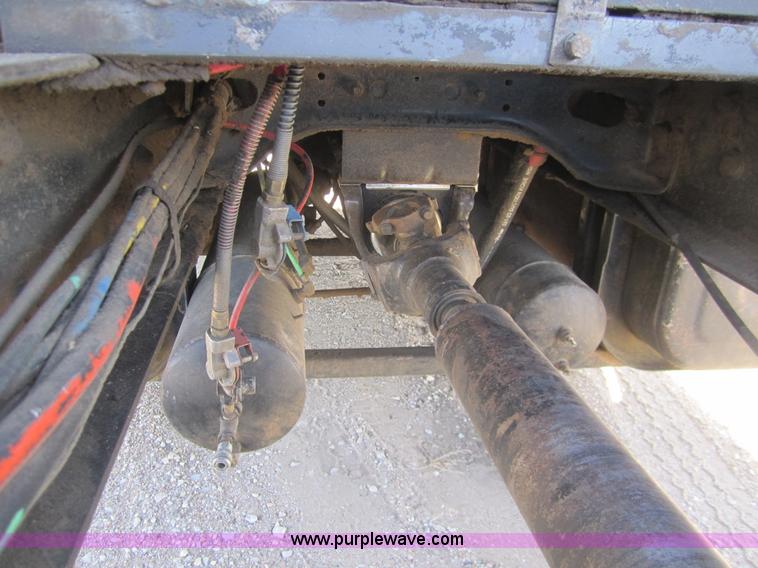 image for item B5605 1988 International F8300 semi truck