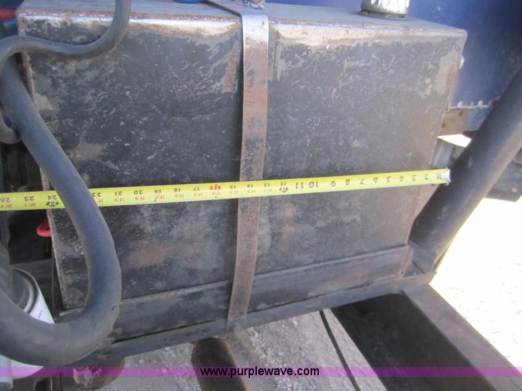 image for item B5605 1988 International F8300 semi truck