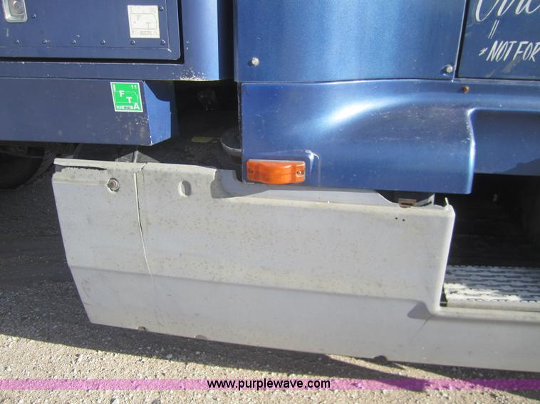 image for item B5605 1988 International F8300 semi truck