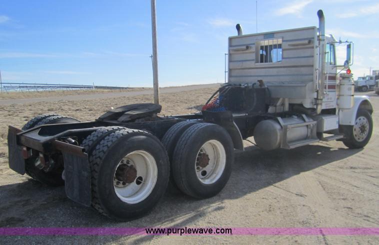 image for item B5606 1986 Freightliner FLC semi truck