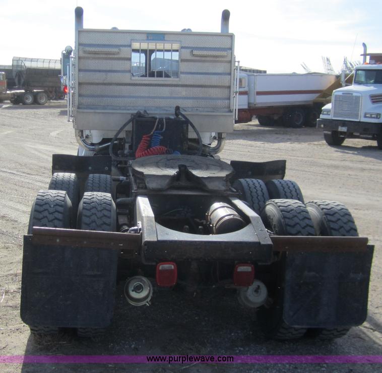 image for item B5606 1986 Freightliner FLC semi truck