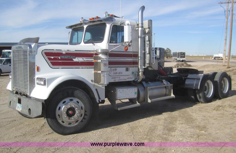 image for item B5606 1986 Freightliner FLC semi truck
