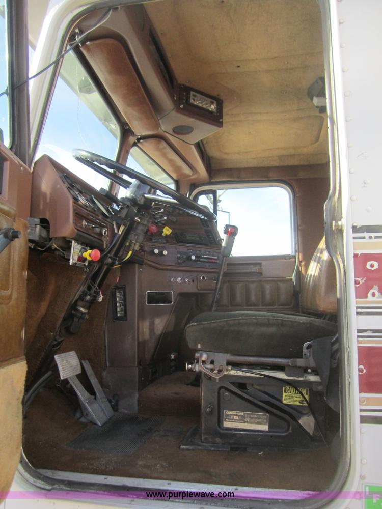 image for item B5606 1986 Freightliner FLC semi truck