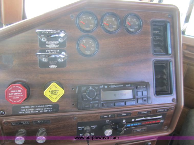 image for item B5606 1986 Freightliner FLC semi truck