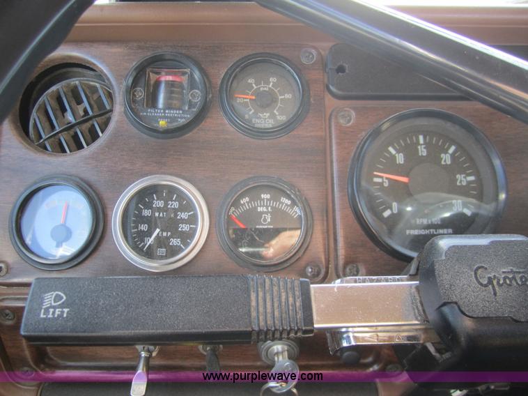 image for item B5606 1986 Freightliner FLC semi truck