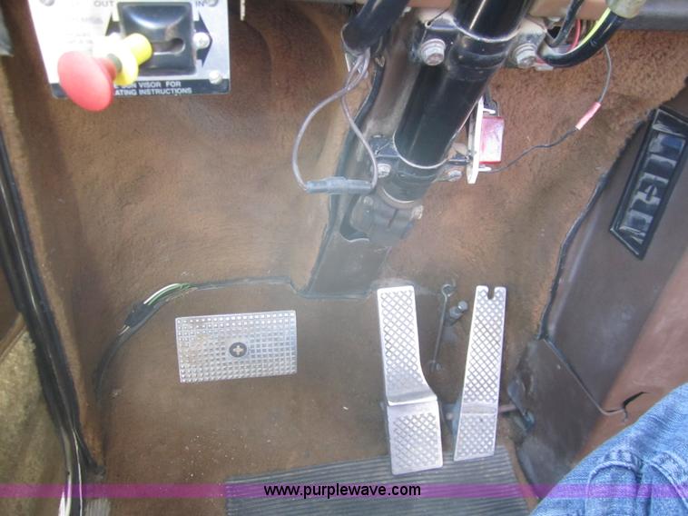 image for item B5606 1986 Freightliner FLC semi truck